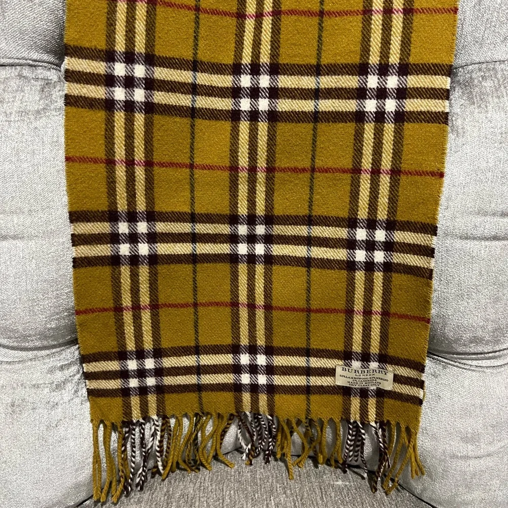 Authentic Burberry London Scarf - EUC - Picture 2 of 8